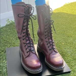 Dr. Martens 14-eyelet boot. Size 9